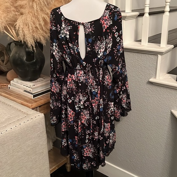 Torrid Floral Challis Bell Sleeve Dress Size 1X - Picture 8 of 10